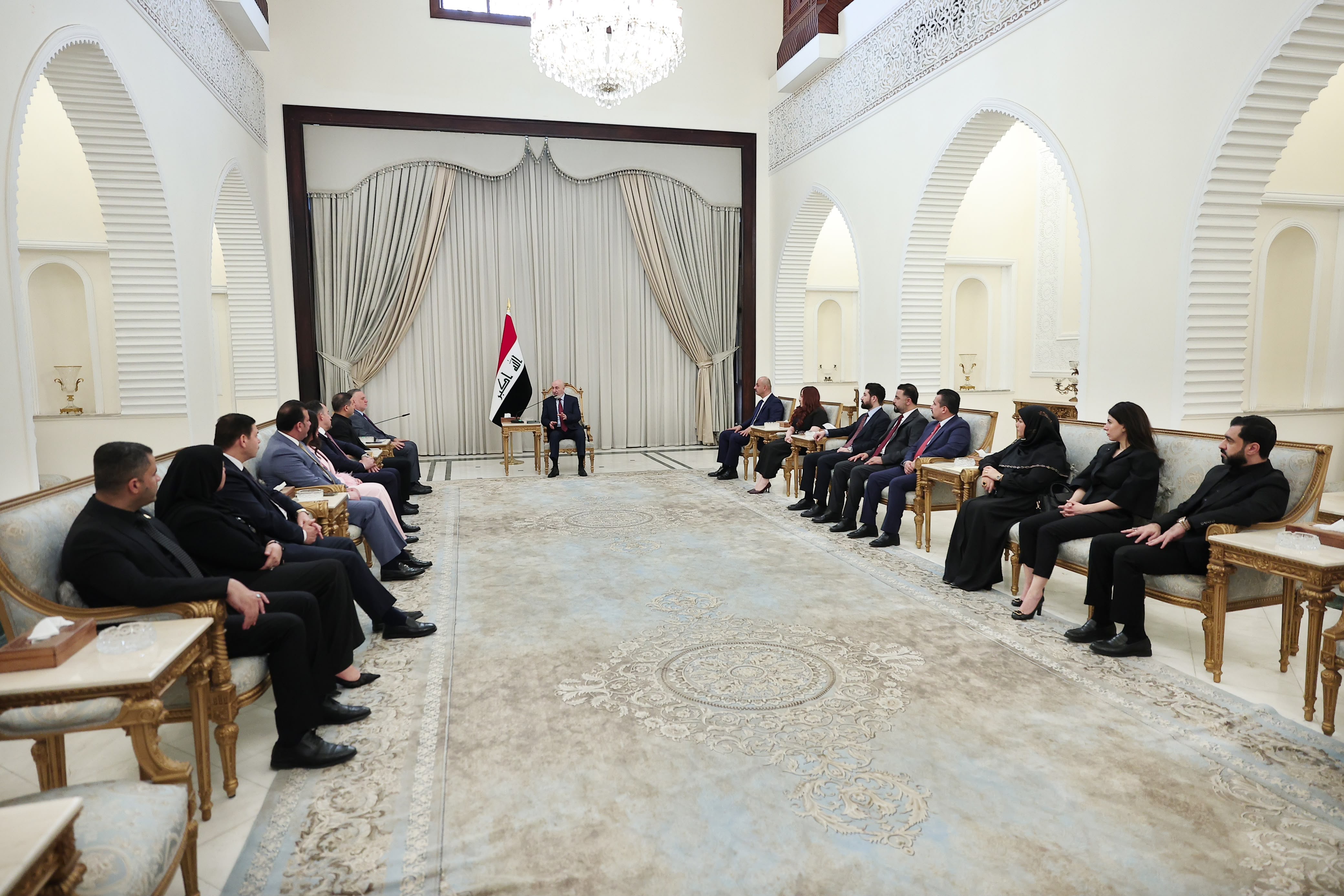 رئيس الجمهورية يؤكد  أهمية المضي في إقرار التشريعات  التي تعزز عمل مؤسسات الدولة وتلبي تطلعات المواطنين