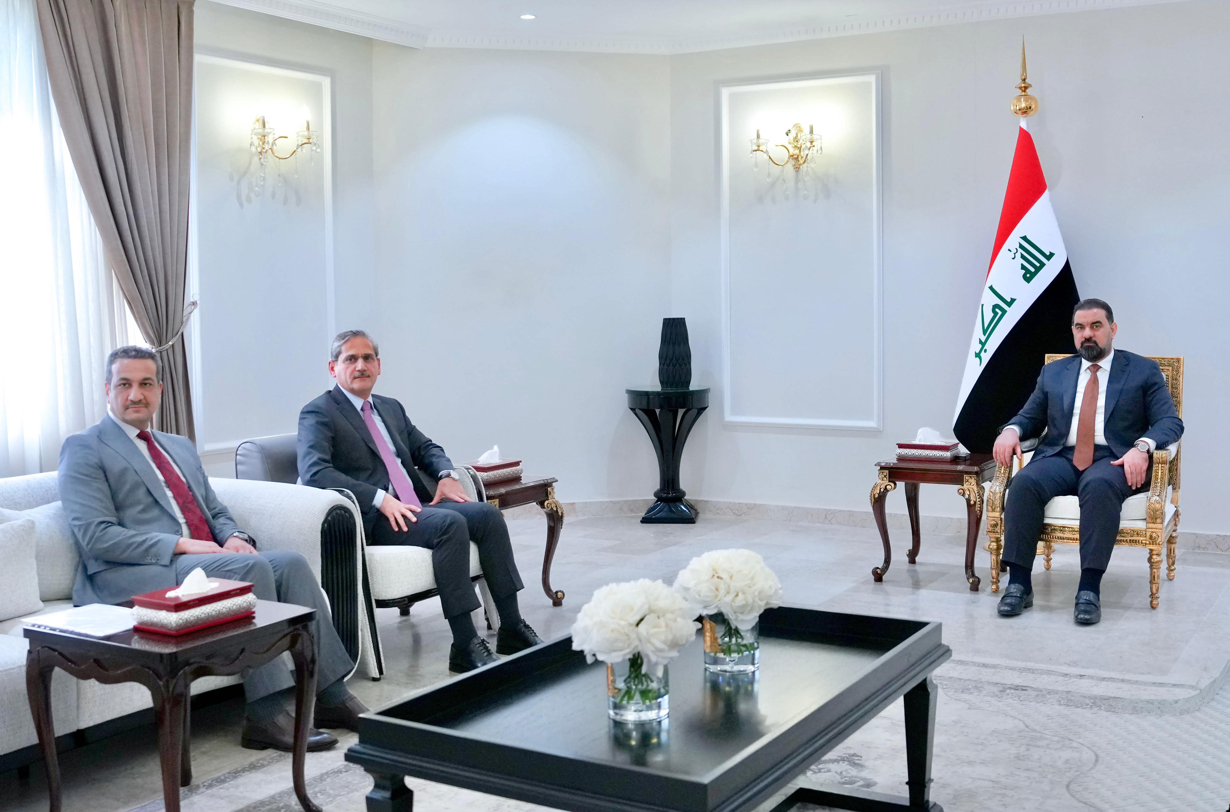 رئيس مجلس النواب يبحث مع رئيسي هيئة النزاهة وديوان الرقابة المالية عددا من الملفات