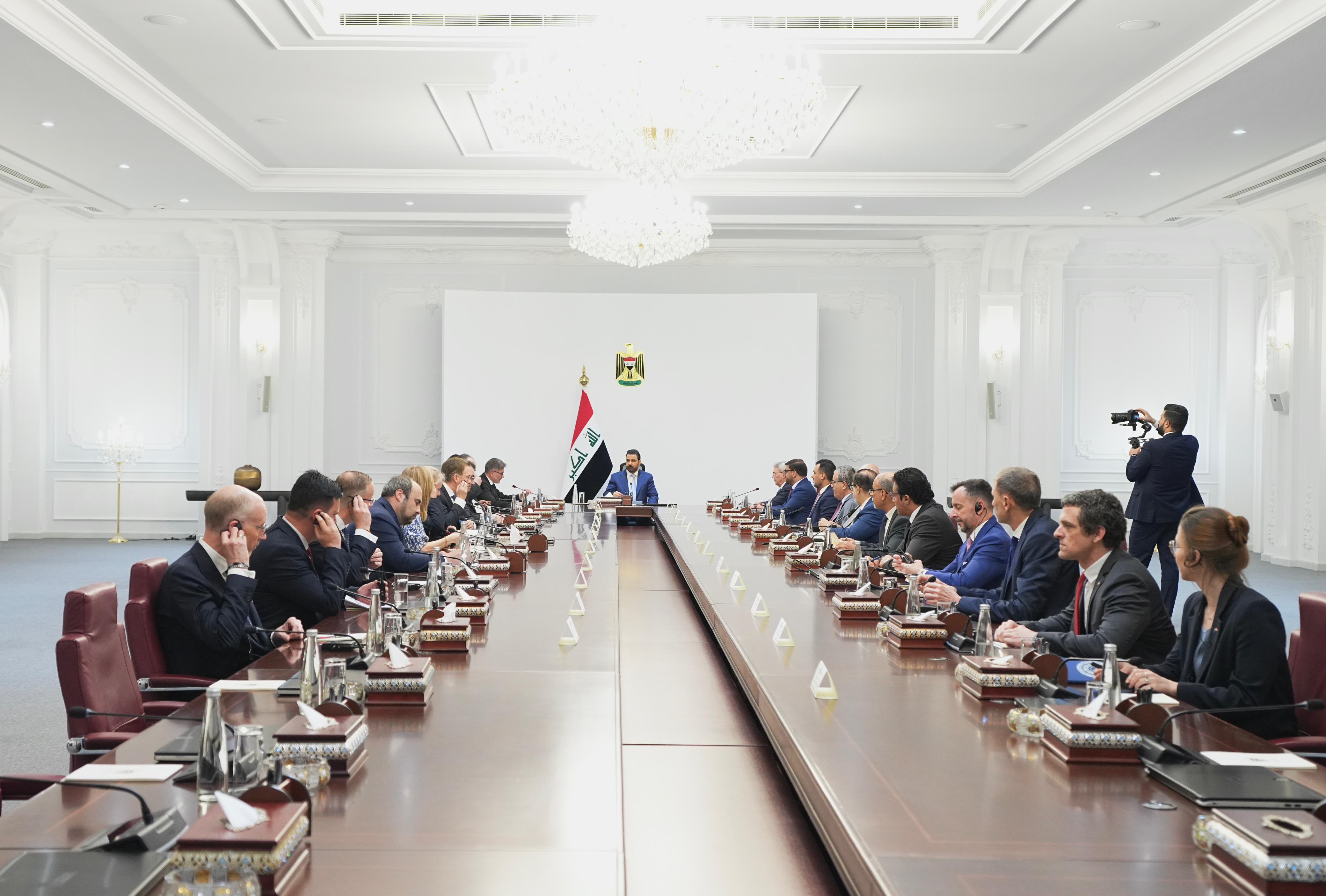 الزيدي يؤكد لسفراء الاتحاد الاوروبي عدم السماح لأي شخص بالعبث بأموال العراقيين أو  المراهنة على مستقبلهم