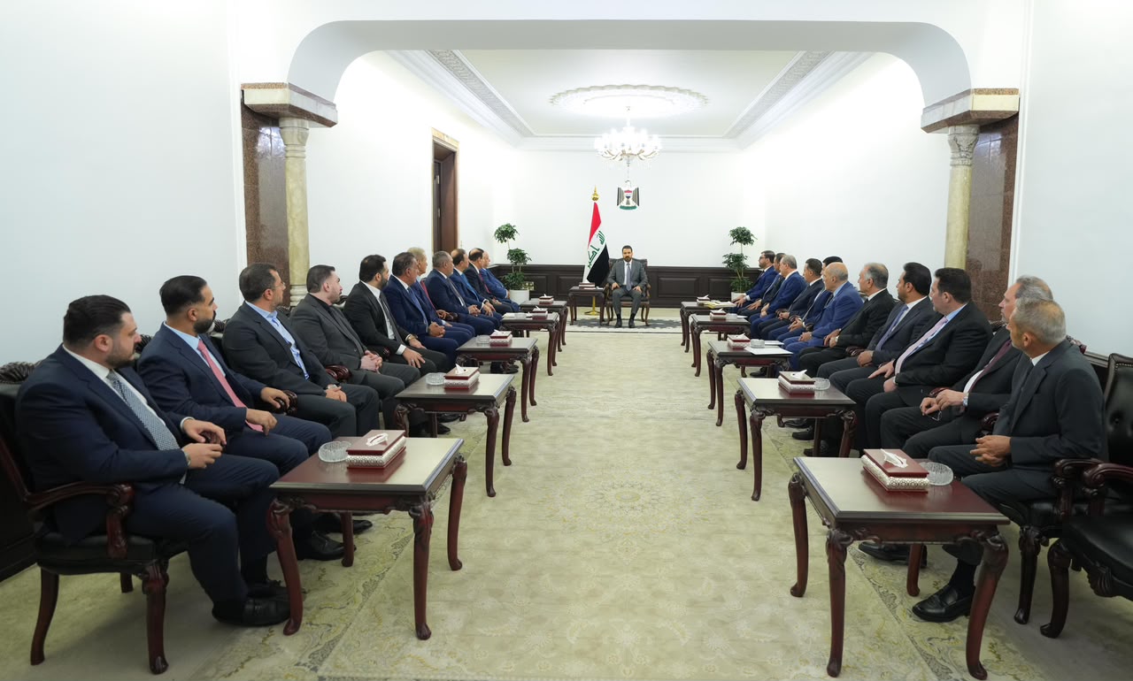 الزيدي يؤكد حرص الحكومة على توفير البيئة الاستثمارية الآمنة