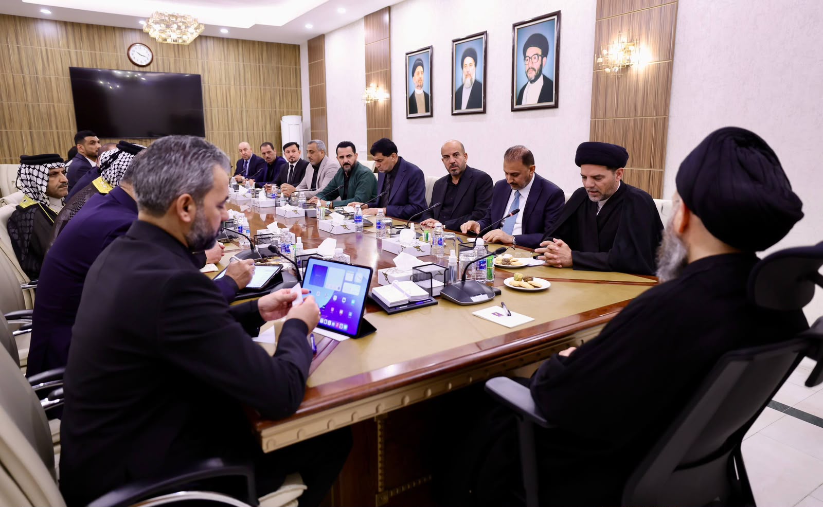 الحكيم يدعو الى  تنويع مصادر الدخل وتوسعة منافذ تصدير النفط بما يسهم في تجاوز التحديات المالية 