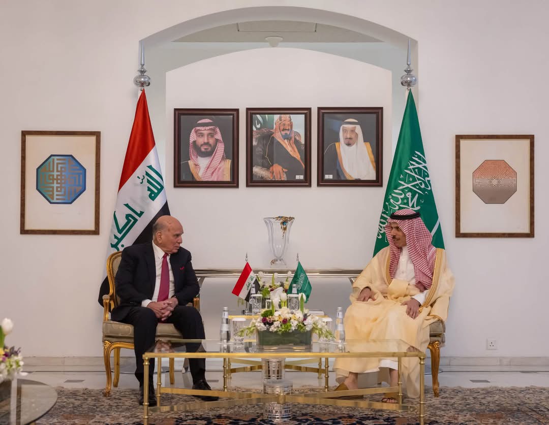 وزير الخارجية ونظيره السعودي يؤكدان أهمية دعم أمن العراق واستقراره وتعزيز دور مؤسساته الوطنية