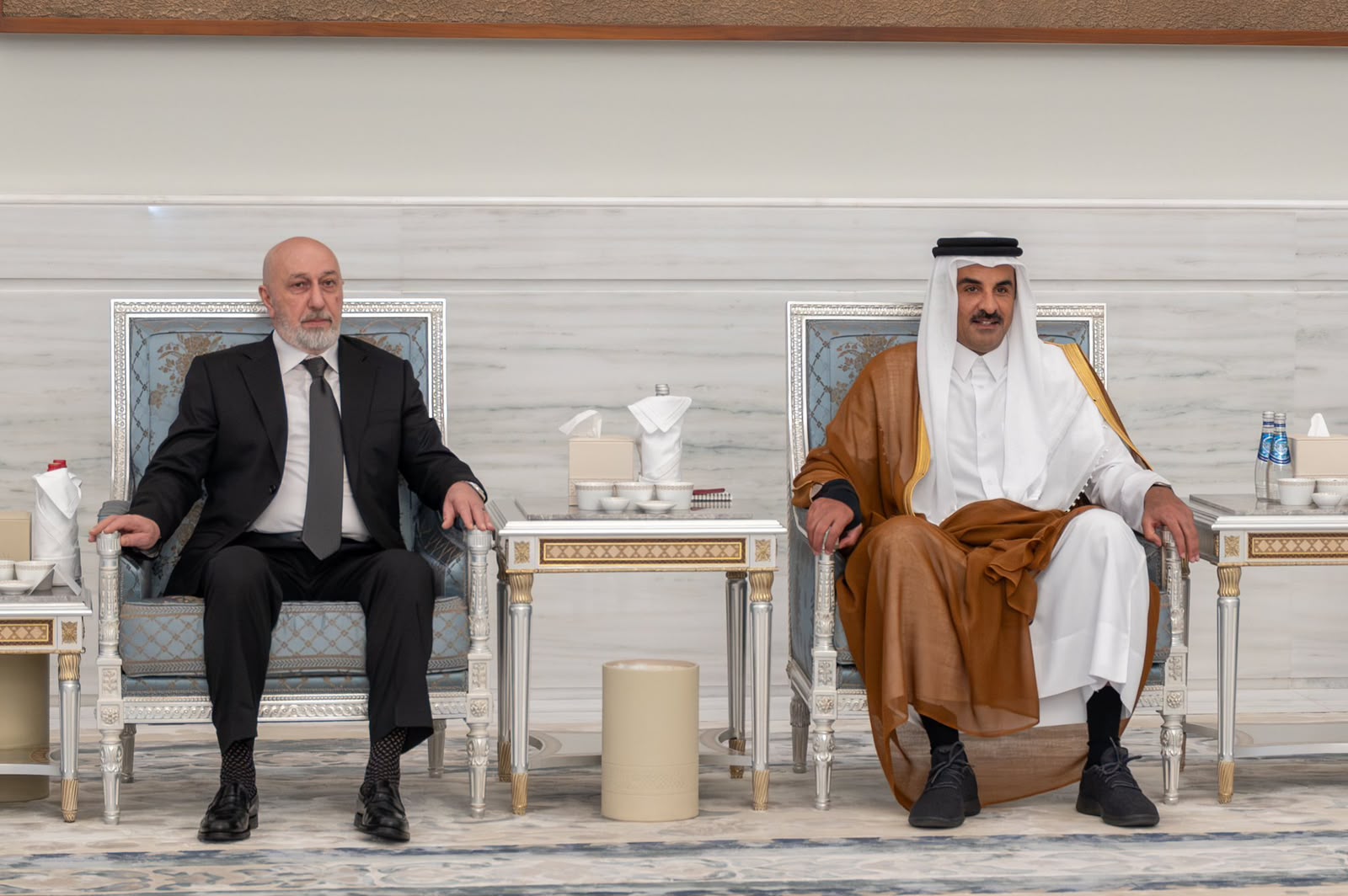 رئيس الجمهورية يلتقي امير قطر ويقدم التعازي بوفاة الشيخ حمد بن خليفة آل ثاني