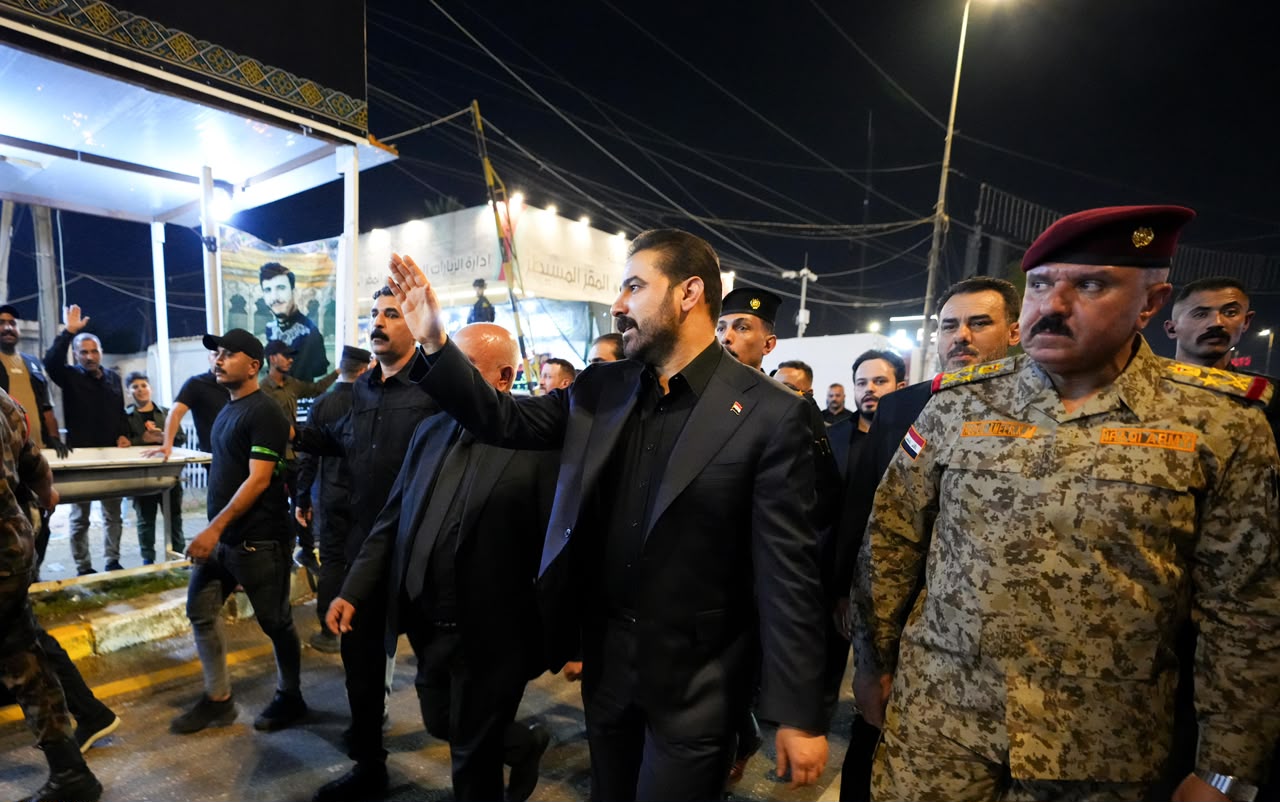 رئيس مجلس الوزراء يجري جولة ميدانية في كربلاء المقدسة بين جموع الزائرين