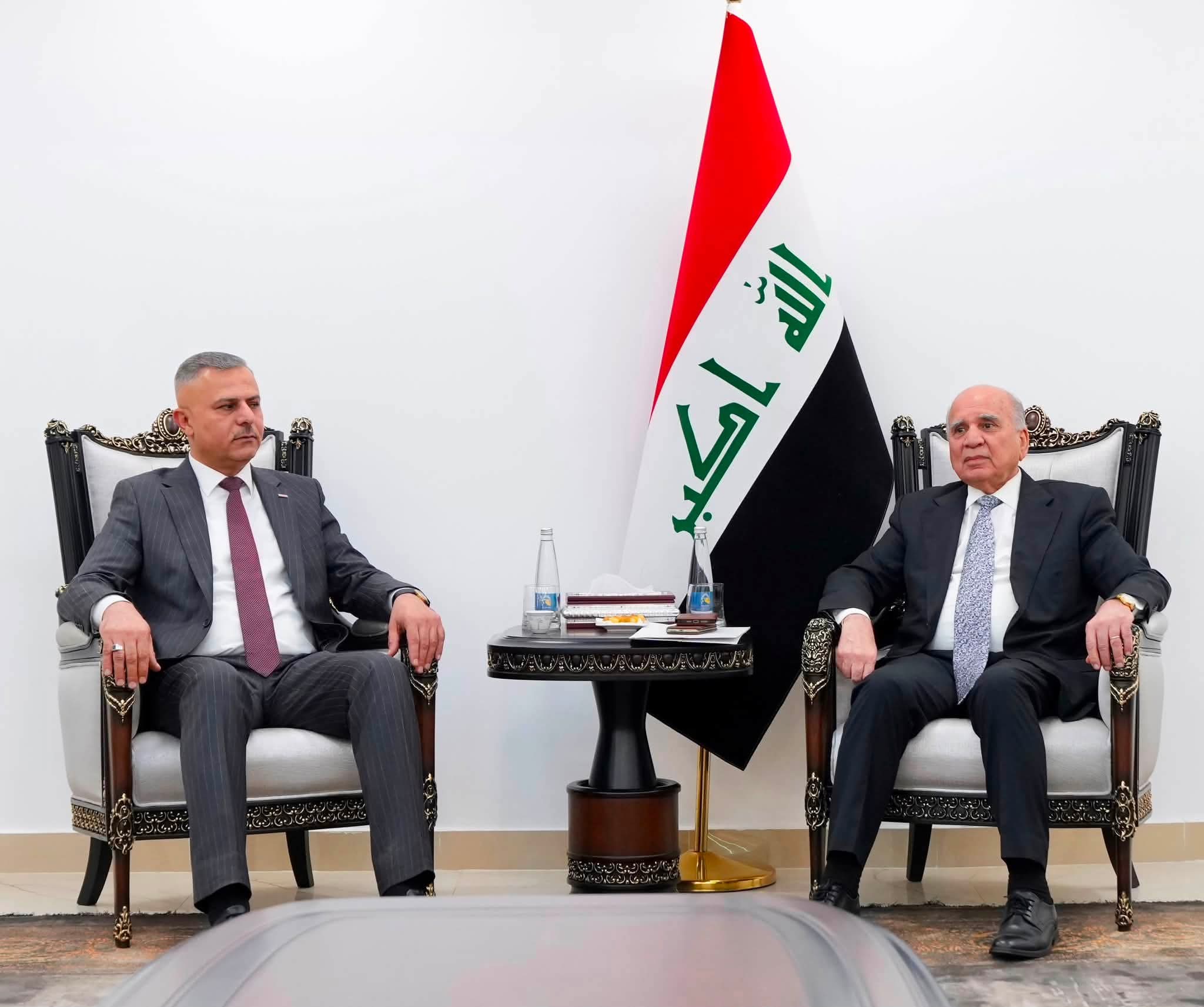 وزير الخارجية يبحث مع مسؤولين بالداخلية تطوير الخدمات المقدمة للجالية العراقية في الخارج