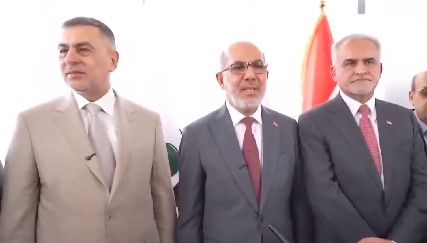 وزير النفط ومحافظ البصرة يفتتحان محطة معالجة الغاز المركزية في حقل الفيحاء النفطي