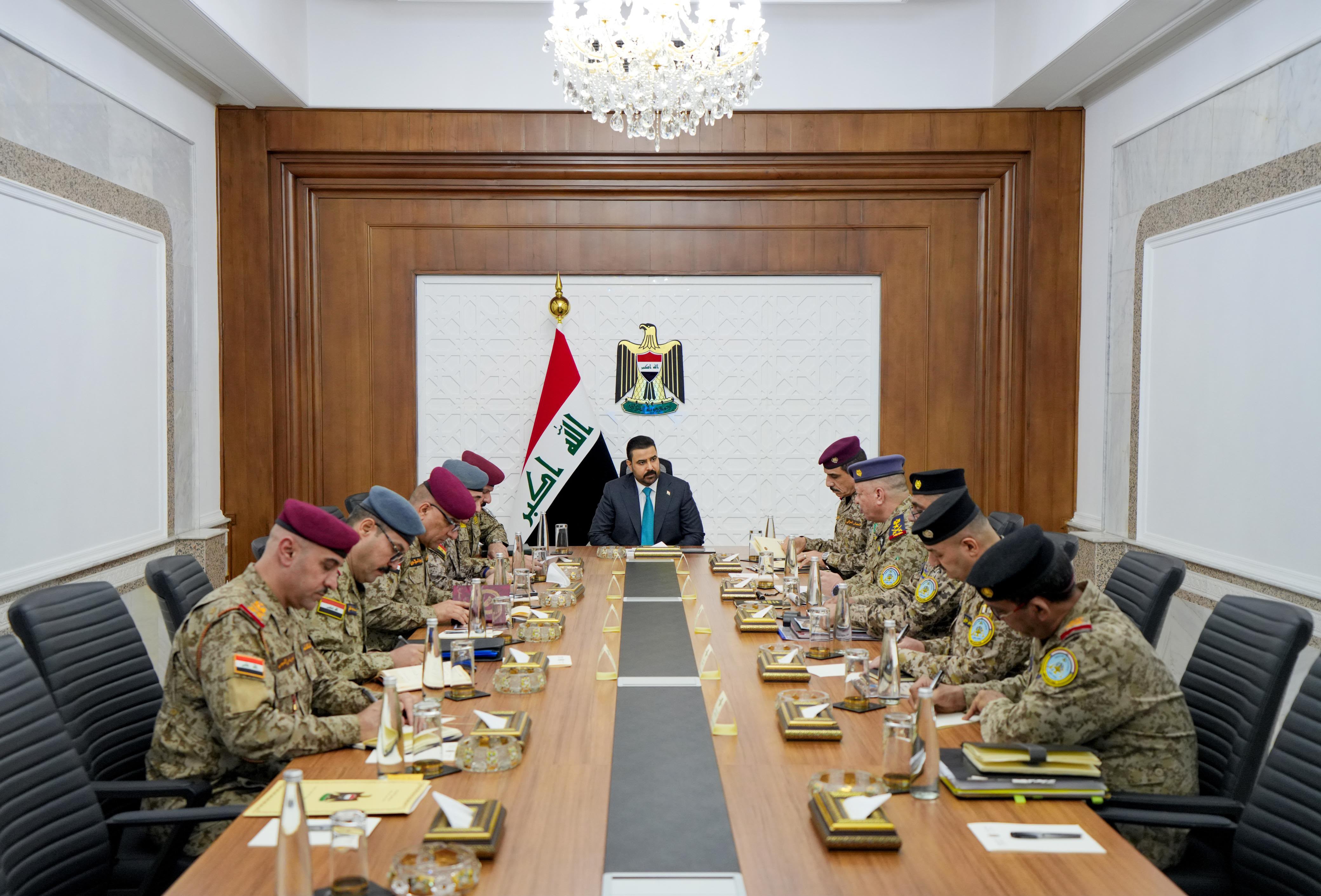 اجتماع برئاسة الزيدي يناقش العقود المبرمة مع شركات اجنبية لتجهيز قيادة الدفاع الجوي بالمنظومات التخصصية المتطورة