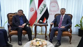 محافظ البنك المركزي ونظيره الايراني يناقشان آلية تسوية المستحقات المالية