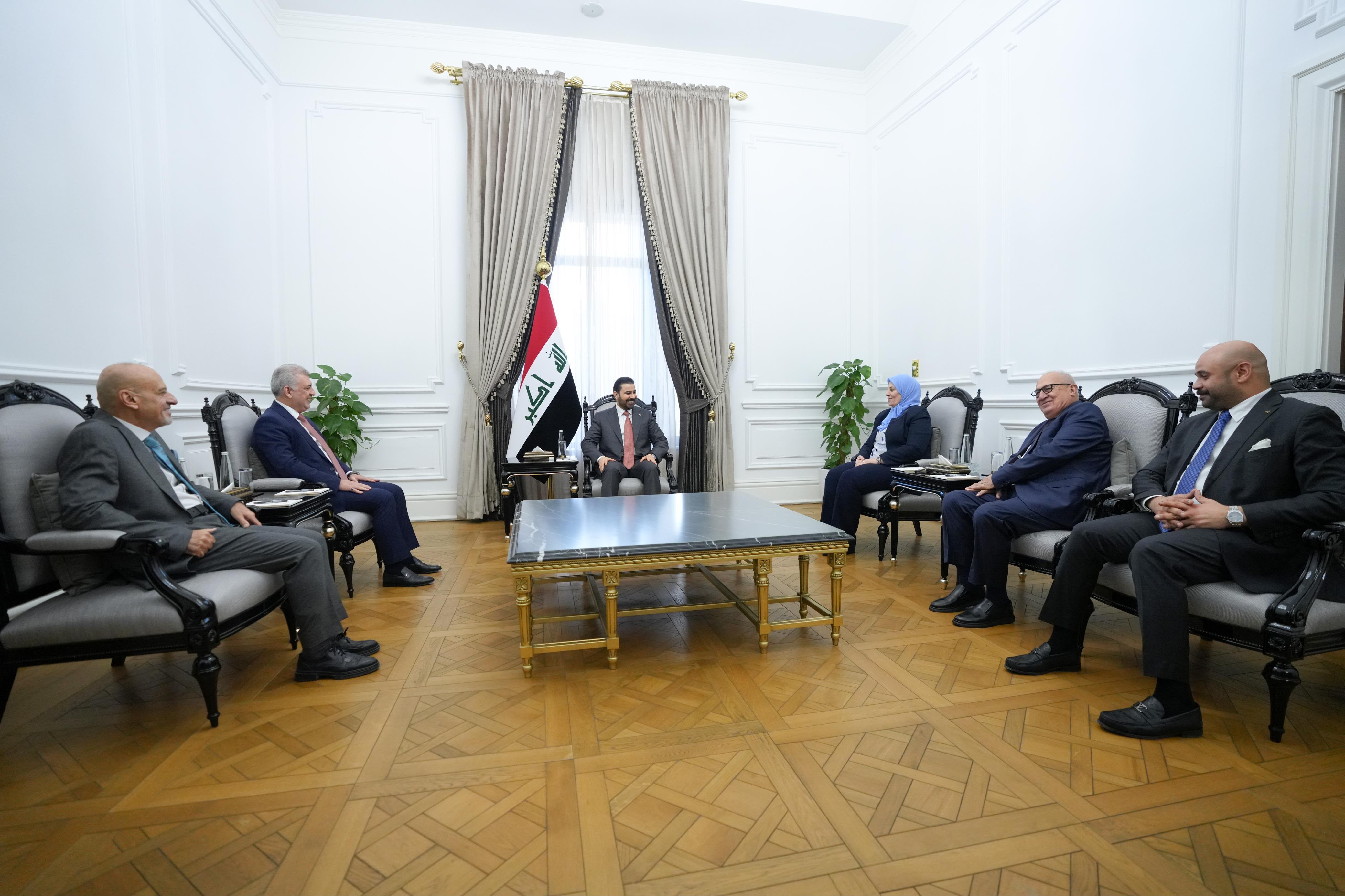 رئيس  الوزراء يشيد بالدور الأساسي للصيادلة في تعزيز النظام الصحي في العراق