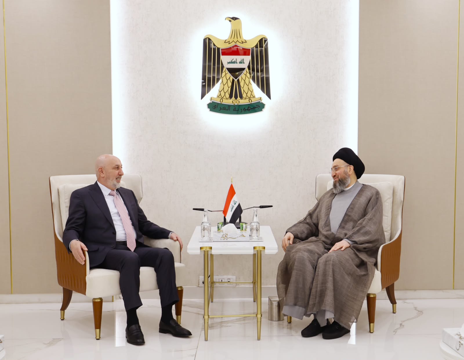 رئيس الجمهورية والحكيم يبحثان تطورات المشهد السياسي في العراق والتحديات التي تواجهه في المرحلة الراهنة