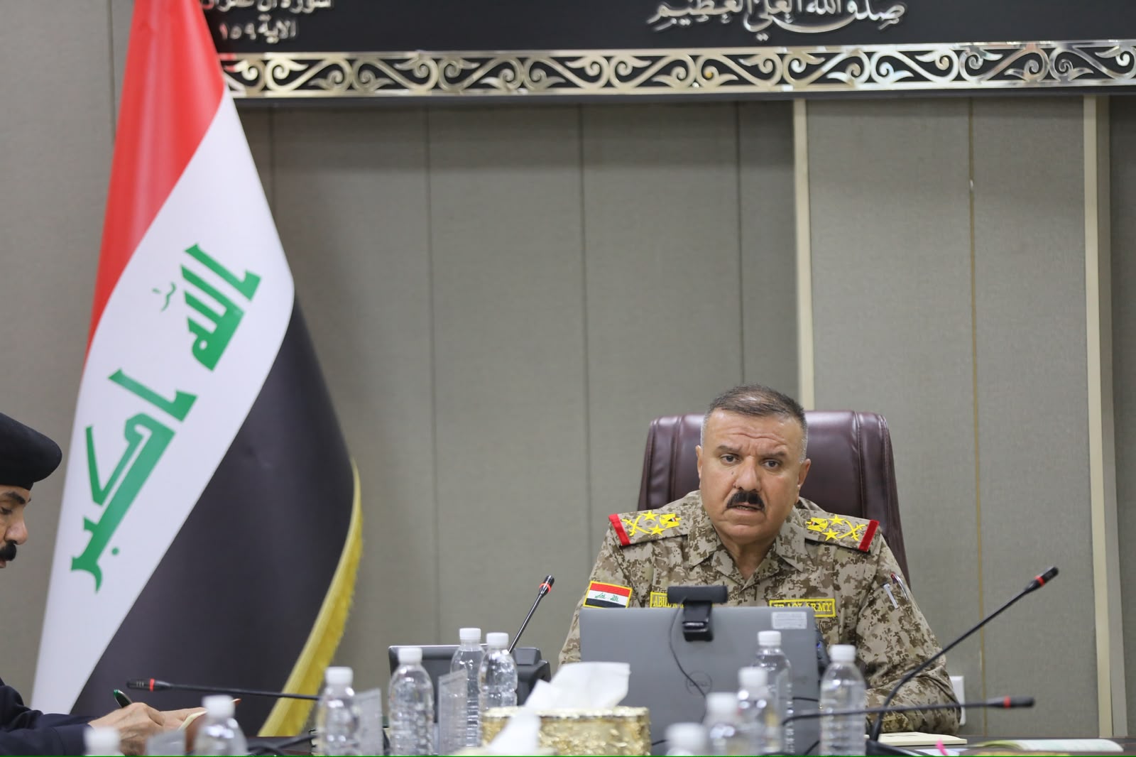 مدير مكتب القائد العام  يترأس اجتماعاً أمنياً لبحث توزيع المهام بين القوات الأمنية والعسكرية